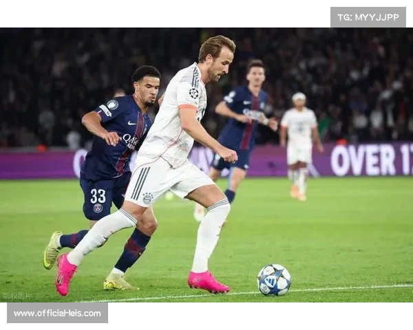 拜仁2-1客胜十人巴黎,迪亚斯双响后染红,诺伊尔神扑立功